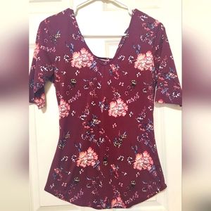 Ladies Medium Floral Burgundy mid sleeve blouse.
